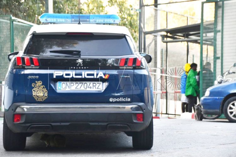 enfrentamiento-residentes-ceti-benitez-policia-007