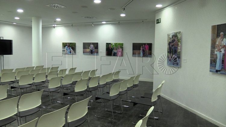 exposicion-somos-familia-biblioteca-009