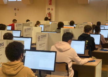 ordenador-examen-clase-aula (3)