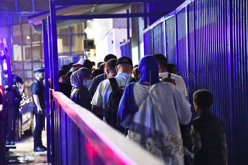 apertura-frontera-gente-andando