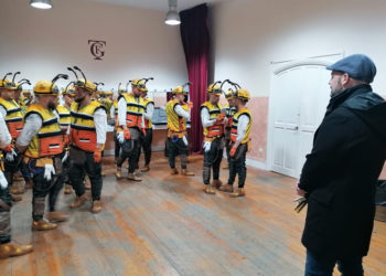 comparsa-granada-indispensables-actuacion-falla-carnaval-cadiz-001