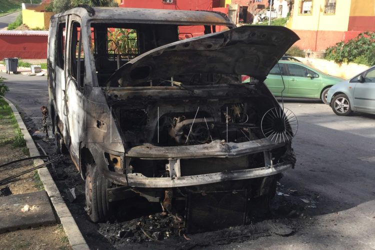 furgoneta-quemada (1)