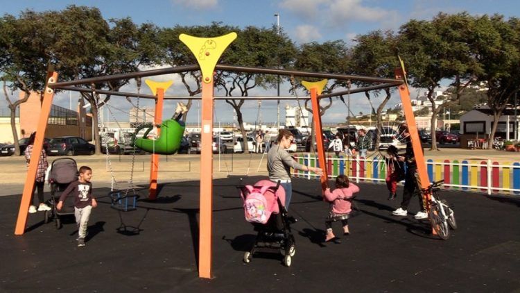 ninos-estrenan-juguetes-reyes-005