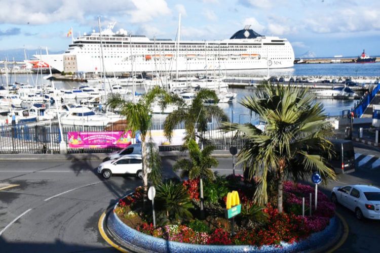 turistas-crucero-msc-lirica-001