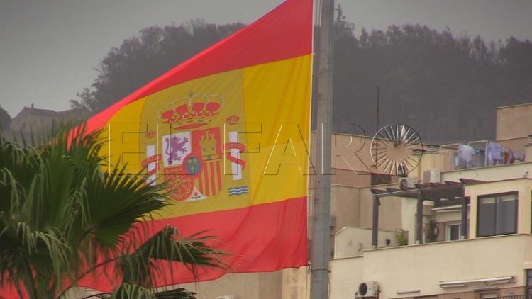 bandera-espana-rescatada-farmaceuticas-marina-temporal-013
