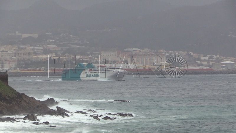 barcos-temporal-estrecho-002