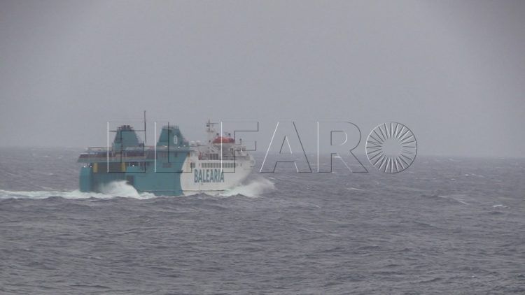 barcos-temporal-estrecho-006