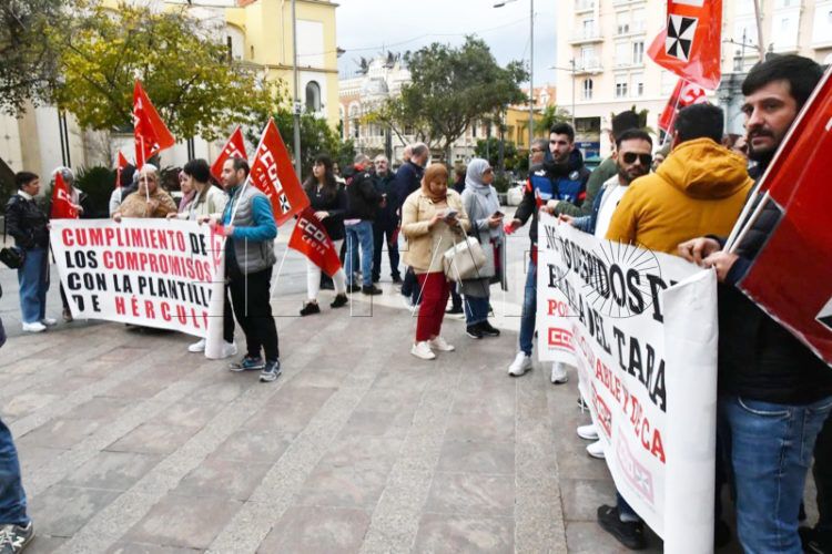 concentracion-trabajadores-hercules-vigilantes-seguridad-tarajal-007