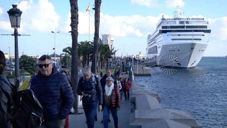 tercera-visita-crucero-msc-lirica-turistas-004
