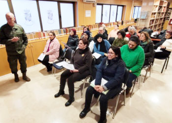 visita-biblioteca-militar-alumnos-taller-empleo-002