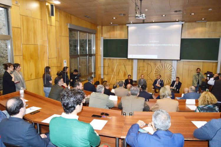 centro-proceso-datos-planta-paneles-solares-4