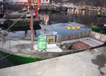 detenidos-barca-pesca-motor-pase-inmigrantes