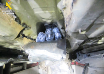 guardia-civil-detiene-conductor-kilos-hachis-dobles-fondos-004