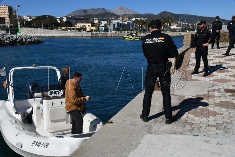 policia-nacional-punto-verificacion-puerto-deportivo-4