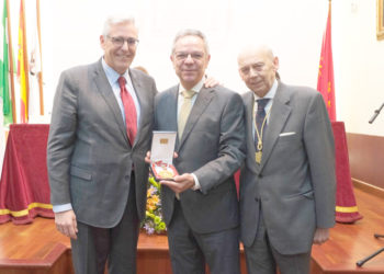 salomon-hachuel-medalla-ateneo-sevilla-operacion-buena-gente-001