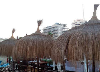 sombrillas-playa-pelo-largo