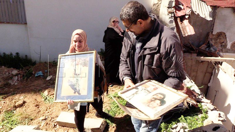 triste-final-casas-mas-antiguas-patio-castillo-001