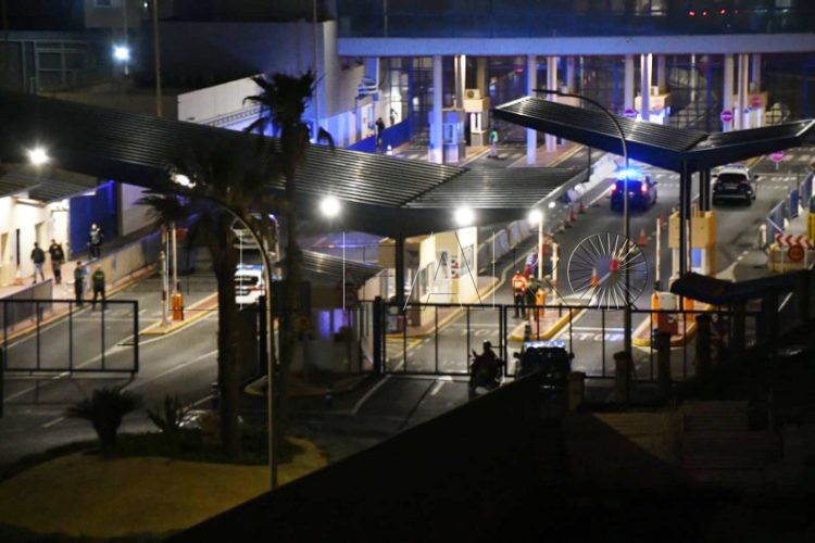 frontera-cerrada-intento-entrada-cientos-inmigrantes-002