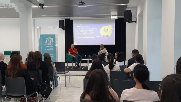 hajar-brown-centro-cultural-estacion-ferrocarril-1