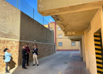 psoe-visita-edificio-maestros-tarajal-7
