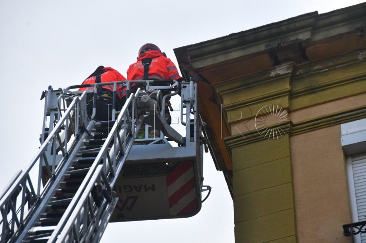 rescate-bomberos-intervencion-cornisa