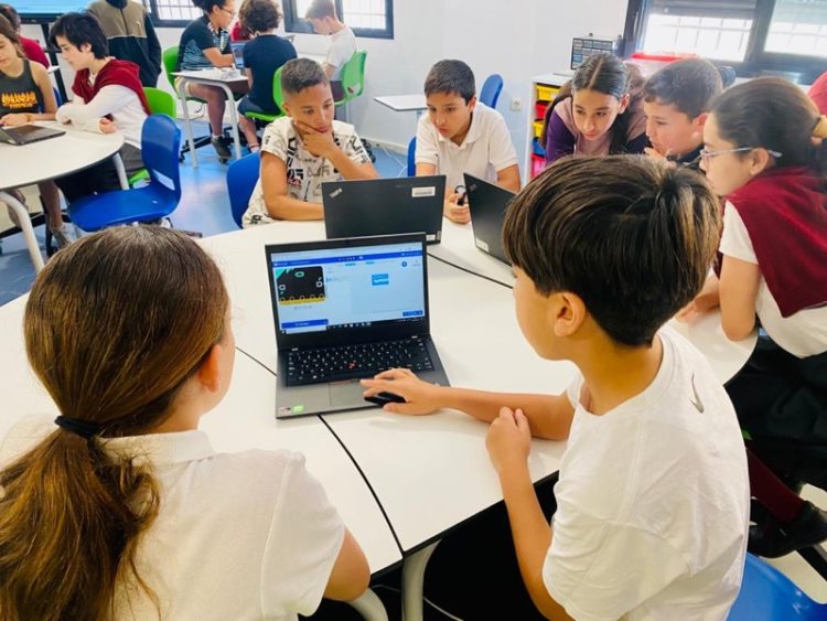 alumnos-ciudad-ceuta-ensenan-robotica-vicente-aleixandre-006