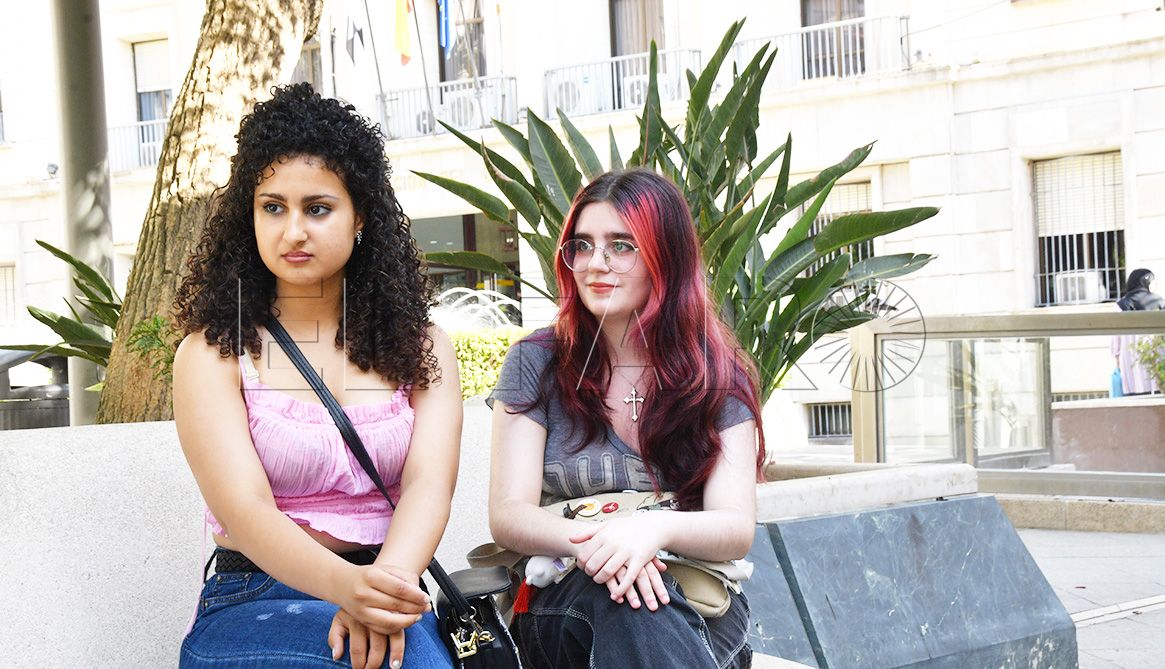 amal-mohamed-marina-sanchez-jovenes-votan-primera-vez-elecciones