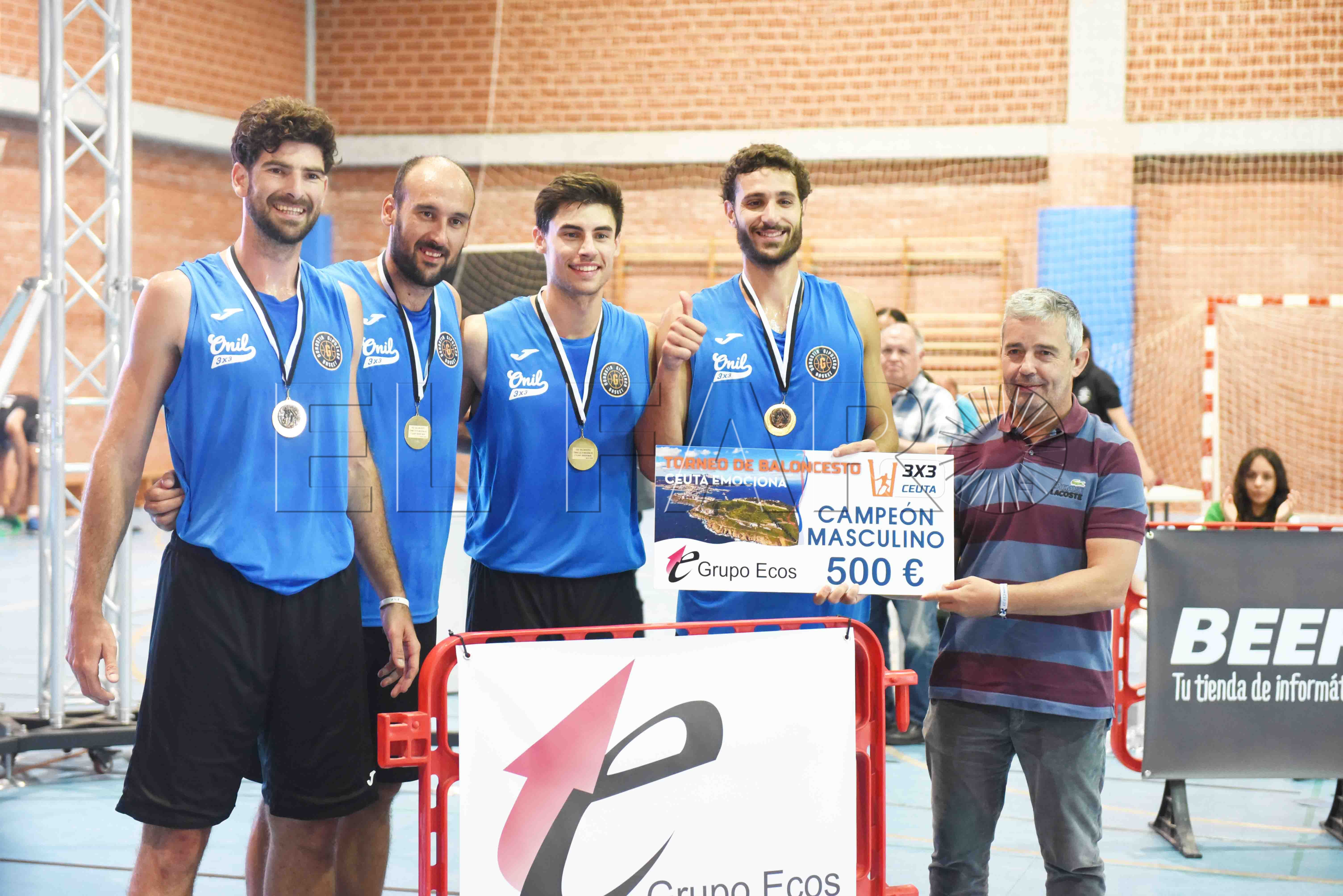 entrega-trofeos-torneo-baloncesto-antonio-campoamor