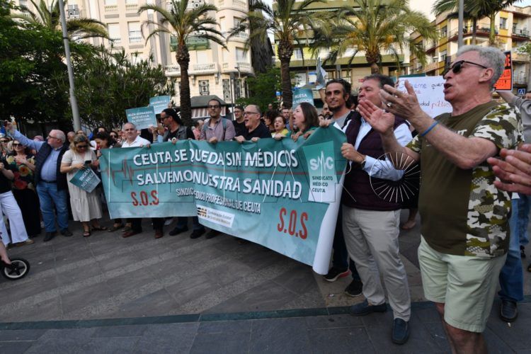 manifestacion-medicos-plaza-reyes18