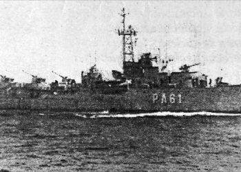 La corbeta 'Descubierta', navegando por las costas de Ifni-Sáhara en la campaña 1957-58