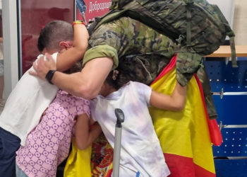 militares-alegria-familias-regreso-mision-turquia