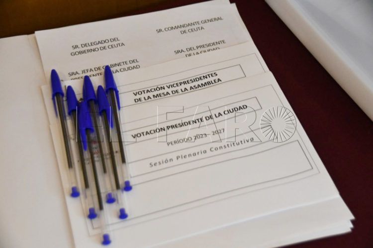 senor-blanco-gano-votacion-anecdotas-sesion-constitutiva-asamblea-029