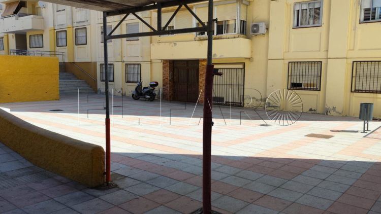 vecinos-pelotazos-grupo-rocio-ventanas-porterias