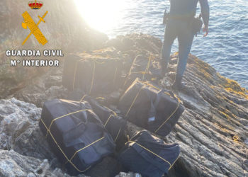 guardia-civil-hachis-piscina-sarchal-1