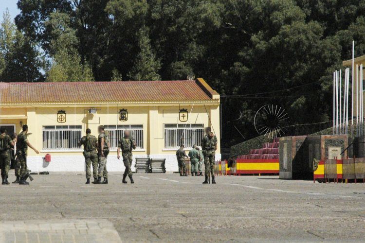 legionarios-espaldas-caras-tapadas