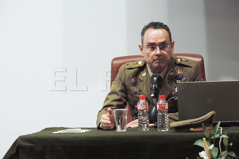 El coronel Baños reacciona al nuevo envío de tropas recordando a Ceuta