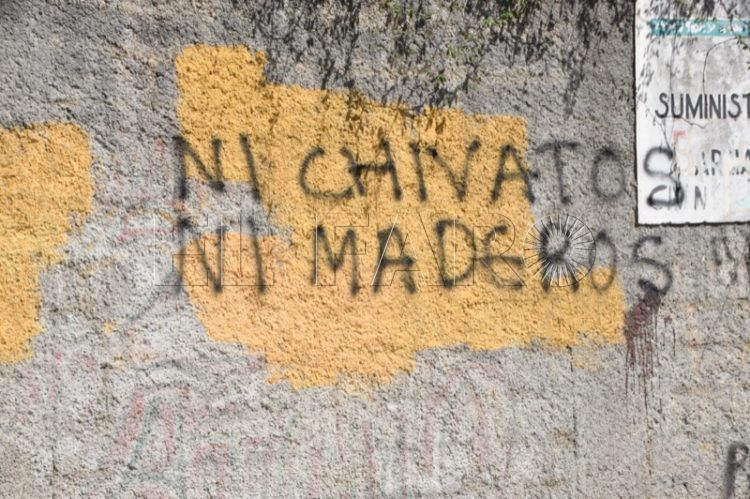 quemas-coches-pintadas-delincuencia-contra-policias-004