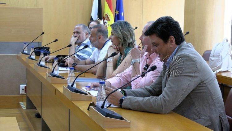 sindicatos-empresarios-reclaman-datos-analizar-sistema-bonificaciones-017