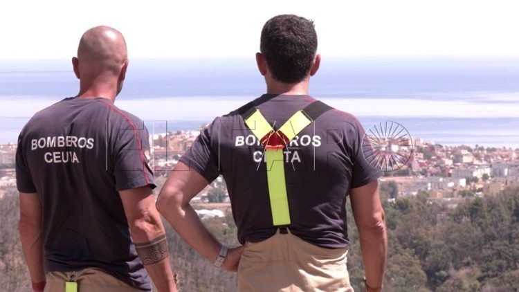 bomberos-gran-familia-lucha-contra-fuego-prevencion-seguridad-007
