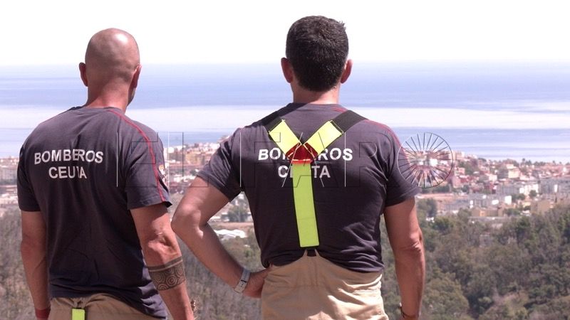 bomberos-gran-familia-lucha-contra-fuego-prevencion-seguridad-007