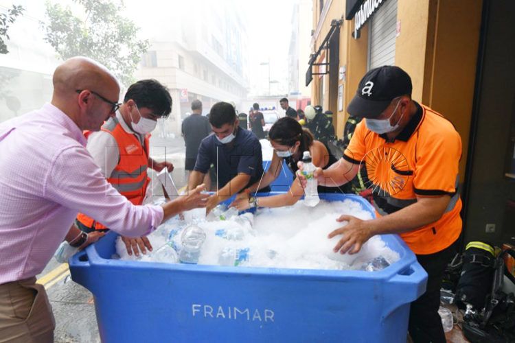 bomberos-reconocen-heroes-incendio-edificio-colores-010