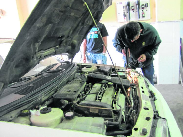 guardia-civil-control-puerto-embarque-coche