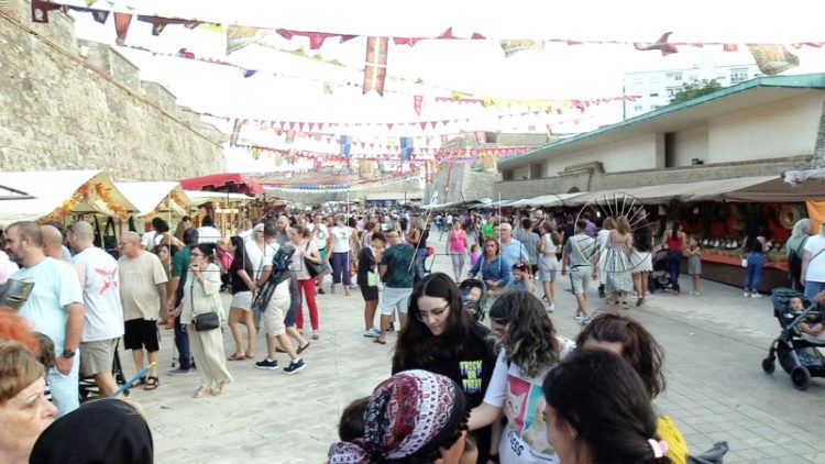 ceuties-viajan-tunel-tiempo-mercado-medieval-012