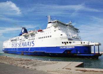 gigante-danes-dfds-transporte-mar-norte-estrecho-002