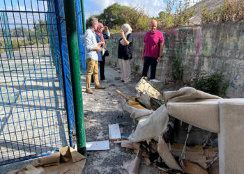 gutierrez-psoe-visita-barriada-polideportivo-cortijo-moreno-6