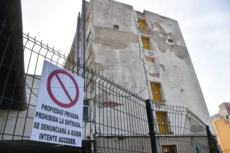 carteles-prohibicion-entrada-hospital-cruz-roja-5