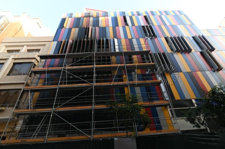 edificio-colores-comienza-retirada-paneles-afectados-fachada-incendio-003