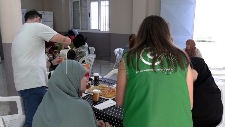 entre-cafe-pasteles-forma-dulce-hablar-muerte-aecc-003