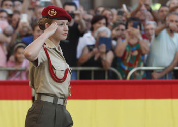 para-comersela-princesa-leonor-jura-bandera