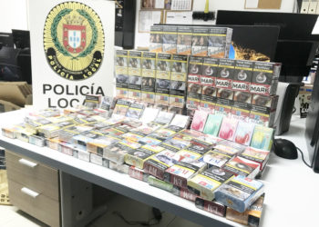 policia-local-incauta-tabaco-tienda-golosinas